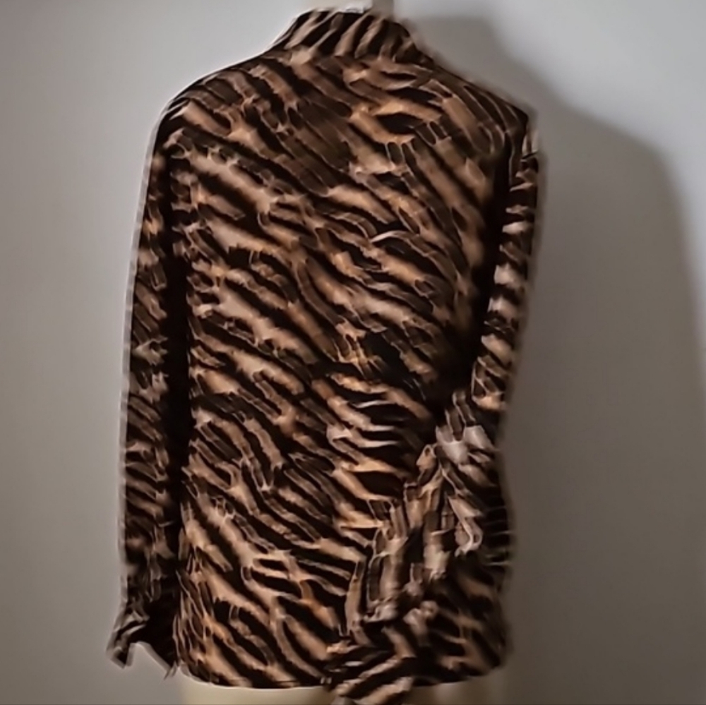 Size medium blouses bundle - Picture 6 of 7